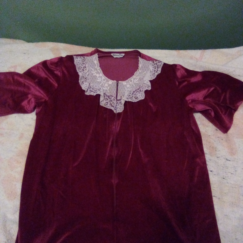 Vintage Helen of Troy Red and White Women's Zipper Night Gown